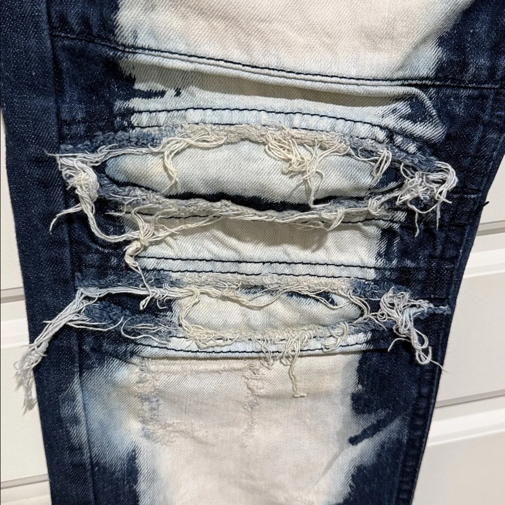 BKE distressed Jake 32x32 distressed straight leg normcore jeans